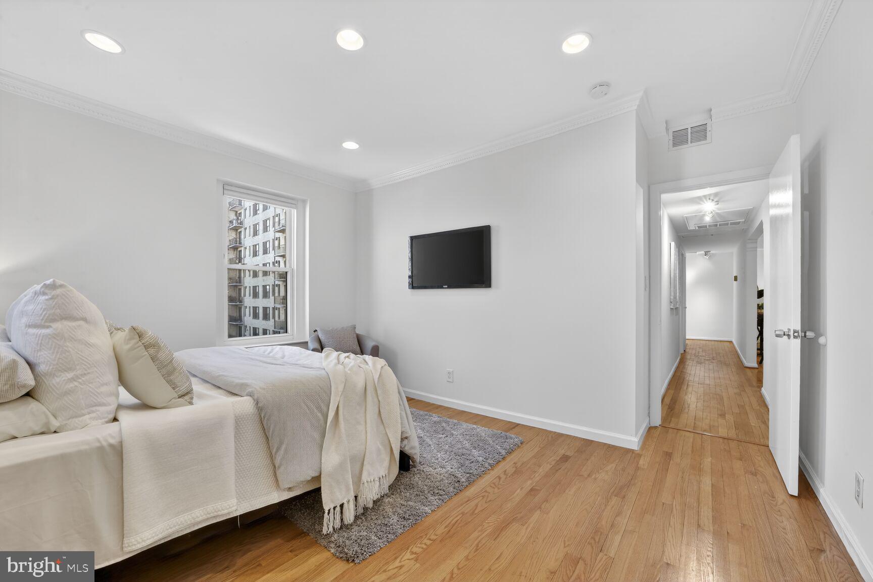 1669 COLUMBIA NW 313