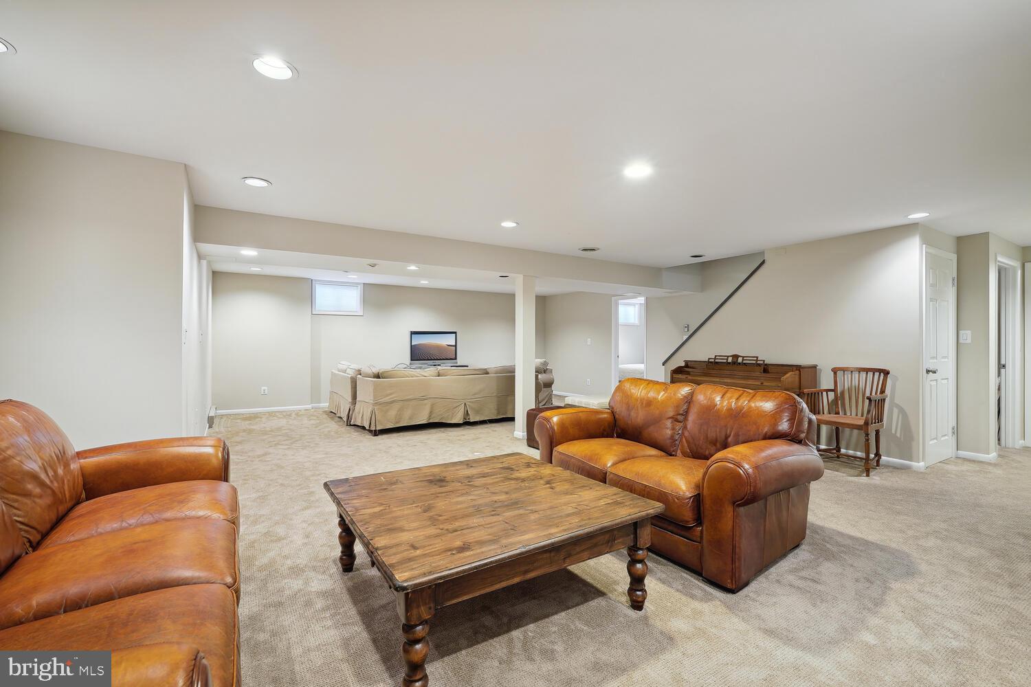 9427 Fox Hollow Dr