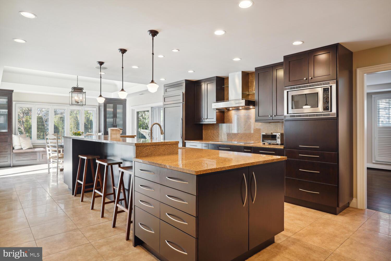 9427 Fox Hollow Dr