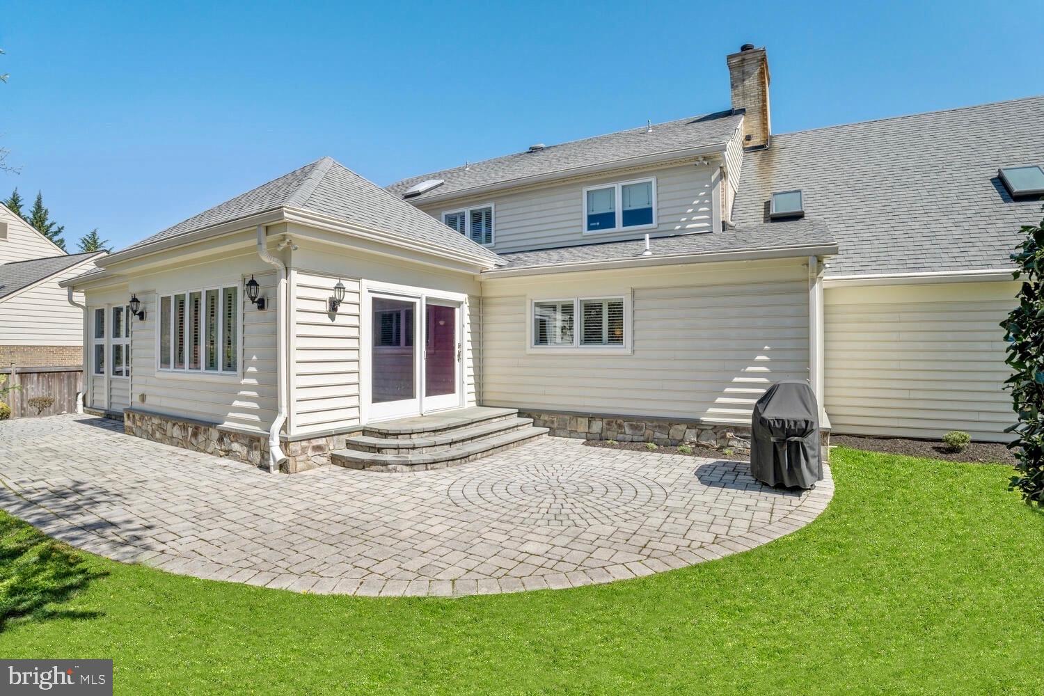 9427 Fox Hollow Dr