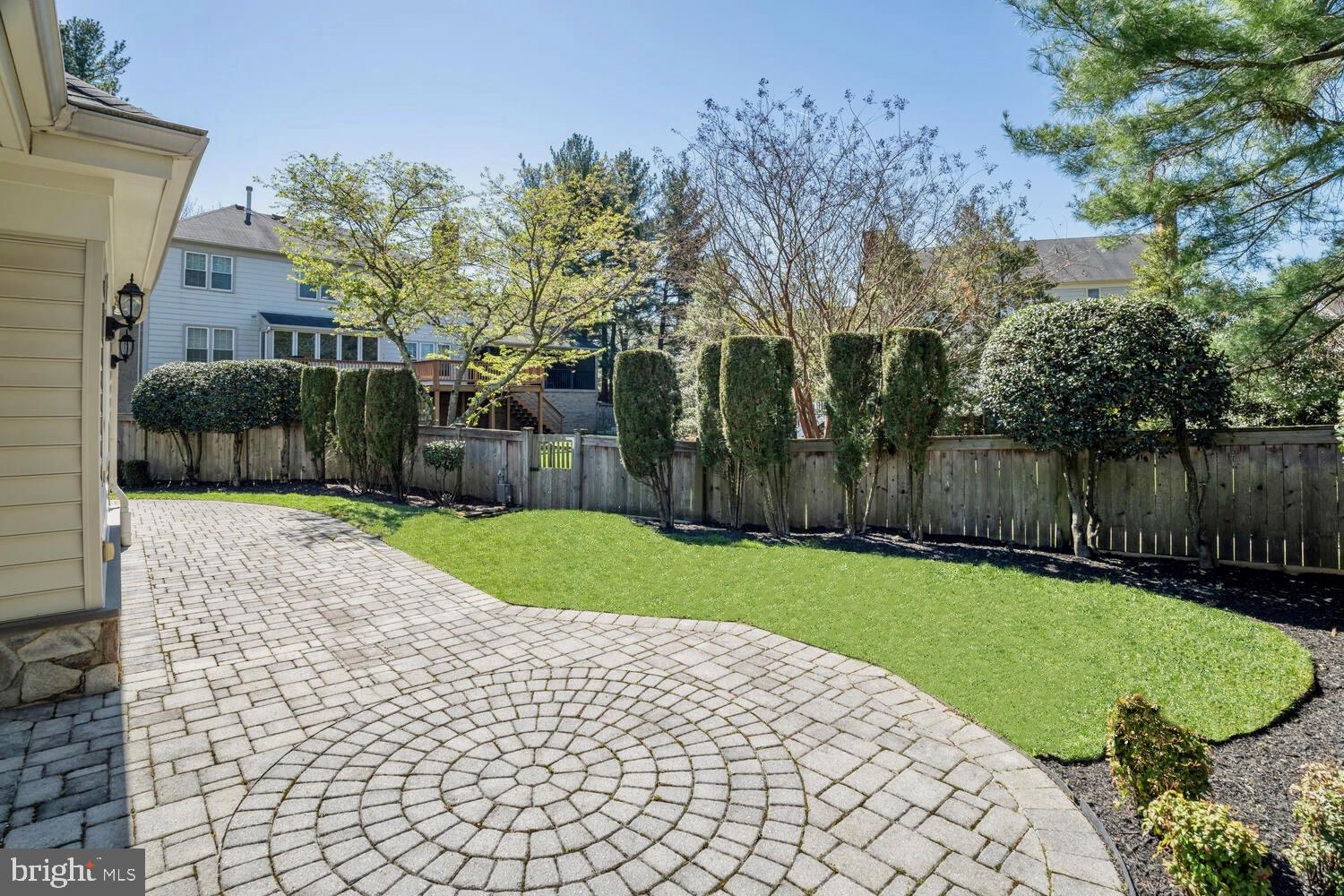 9427 Fox Hollow Dr