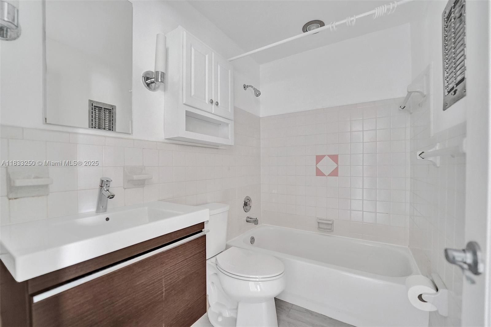 2909 Middle River Dr # 204