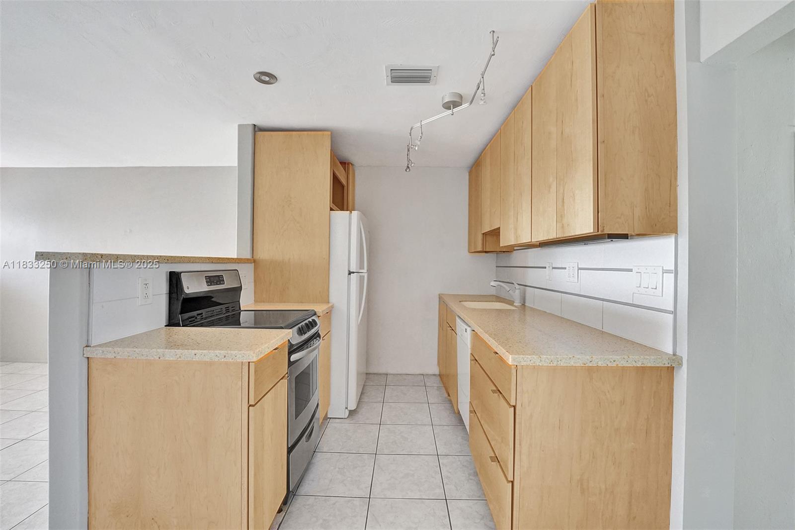 2909 Middle River Dr # 204