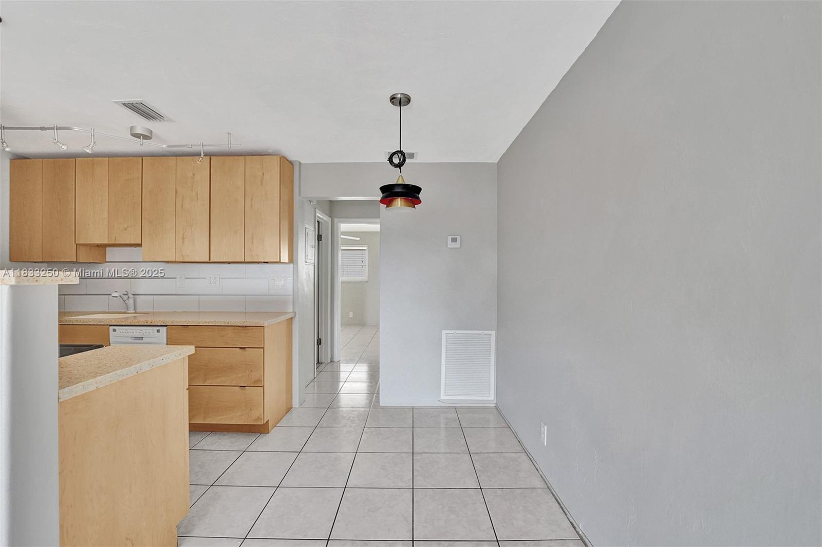 2909 Middle River Dr # 204