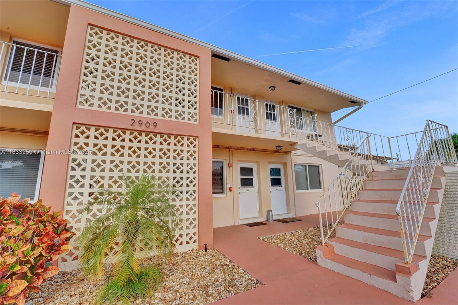 2909 Middle River Dr # 204