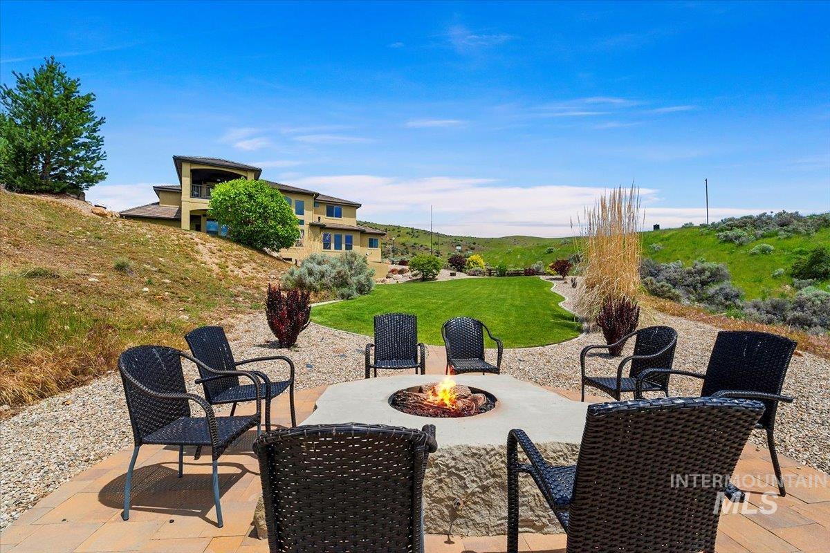 2937 E Table Rock Rd