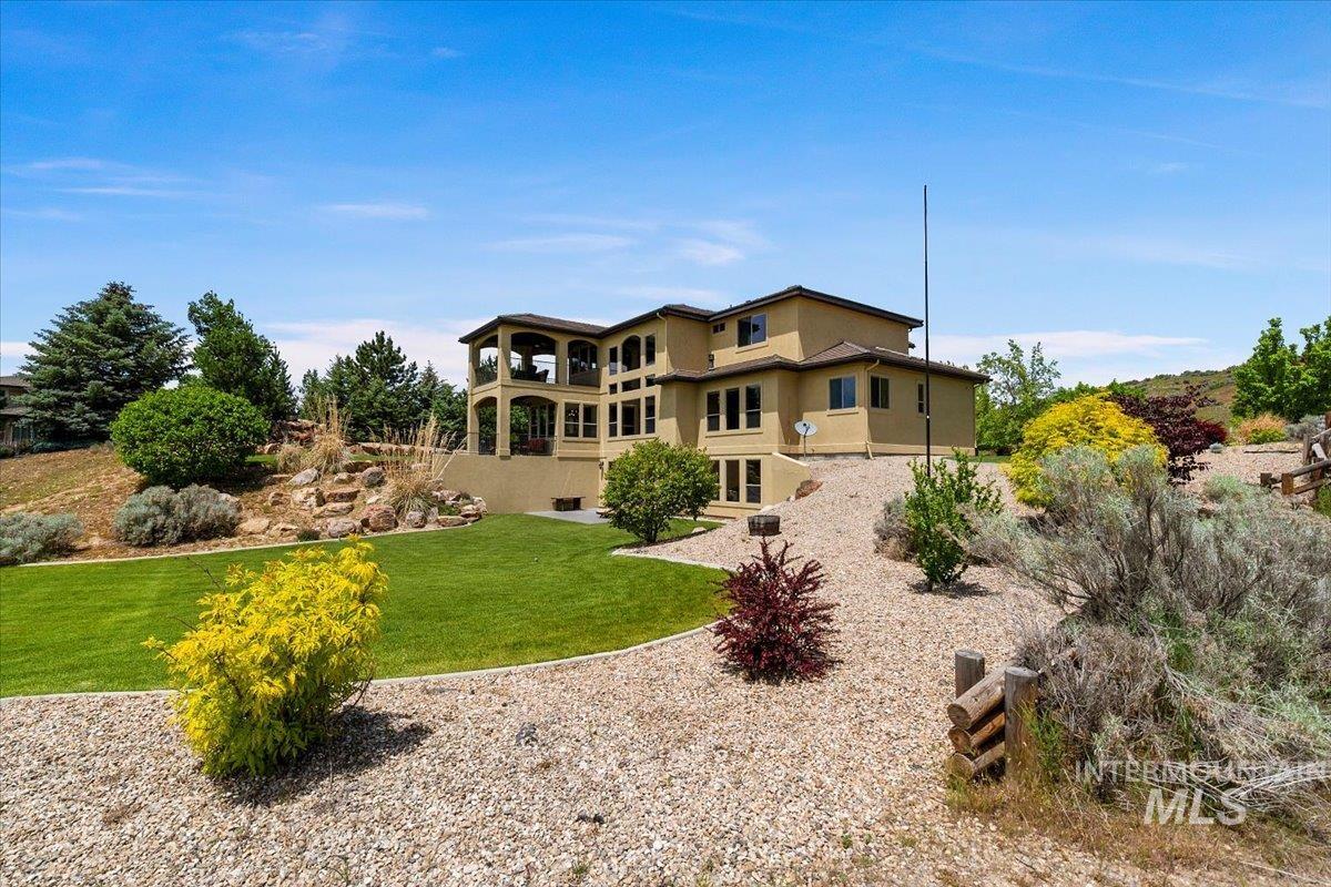 2937 E Table Rock Rd