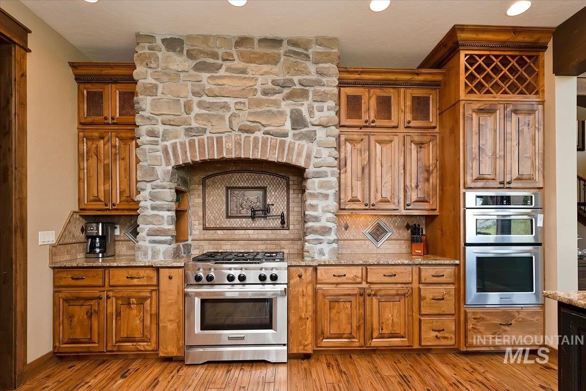 2937 E Table Rock Rd