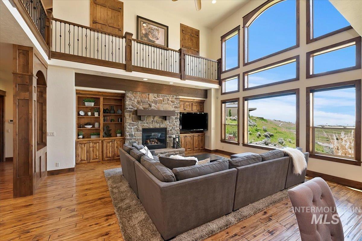 2937 E Table Rock Rd