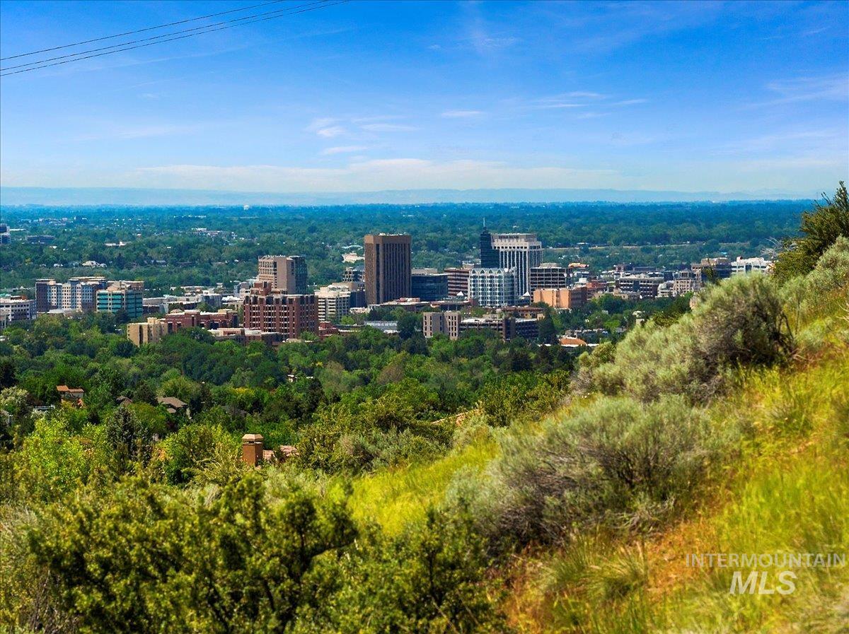 2937 E Table Rock Rd