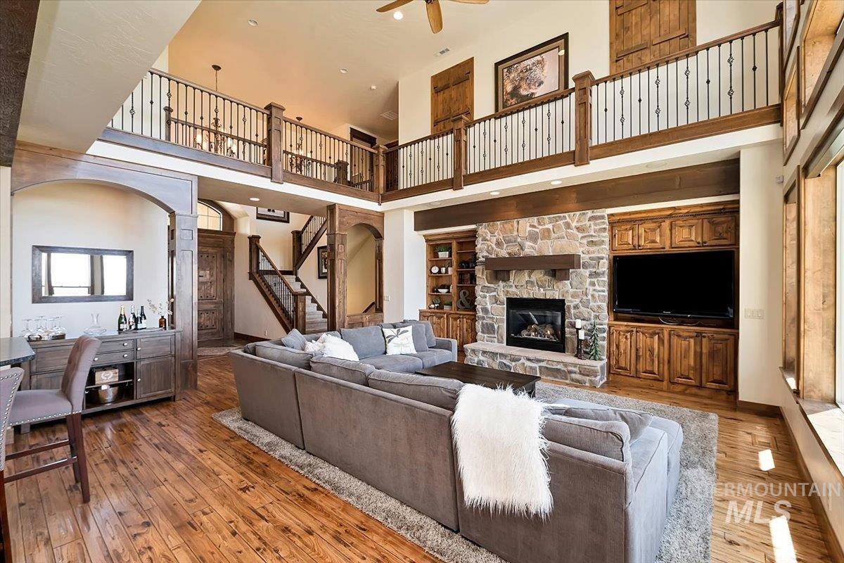 2937 E Table Rock Rd