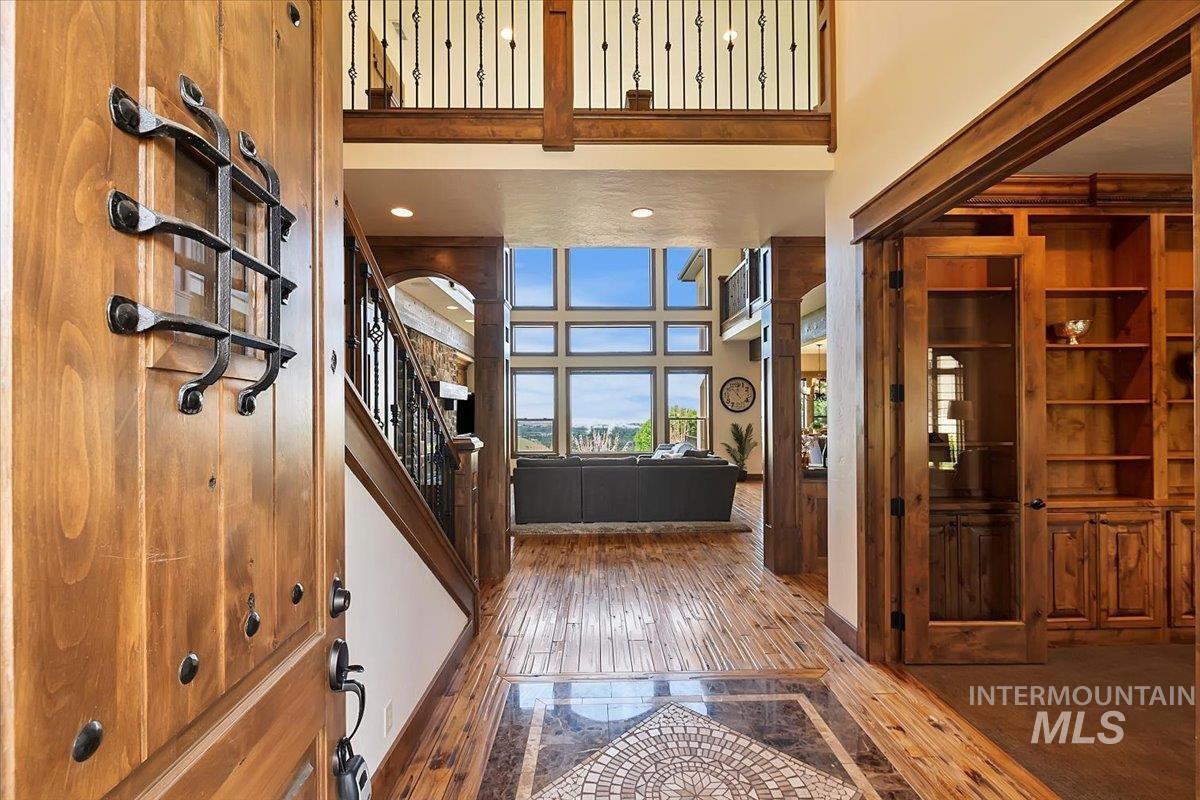 2937 E Table Rock Rd