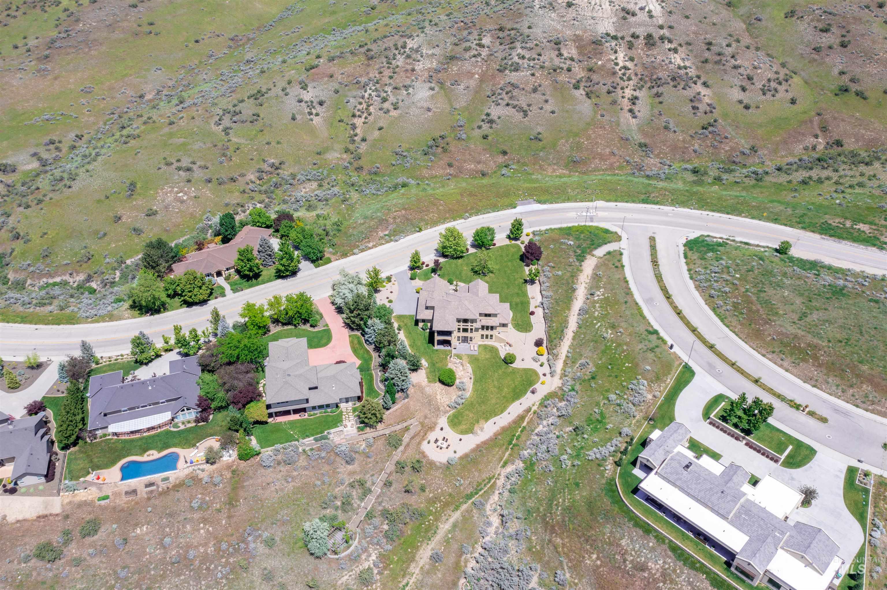 2937 E Table Rock Rd