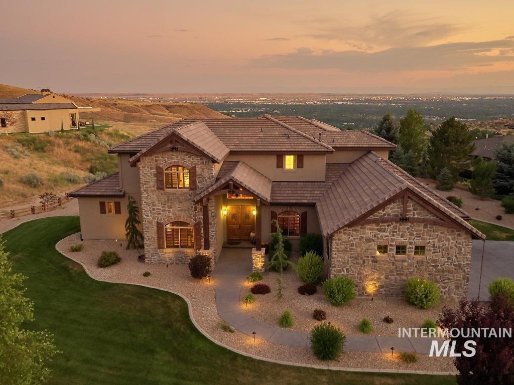 2937 E Table Rock Rd