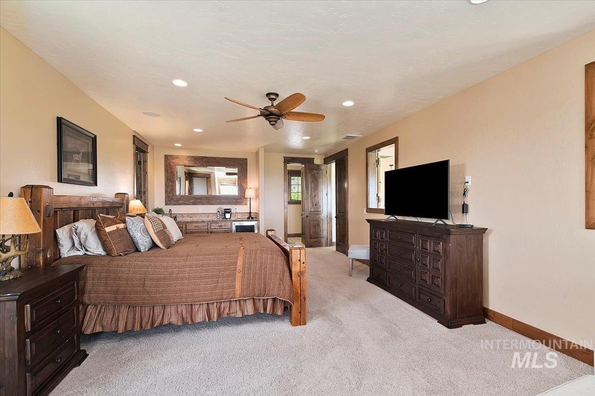 2937 E Table Rock Rd