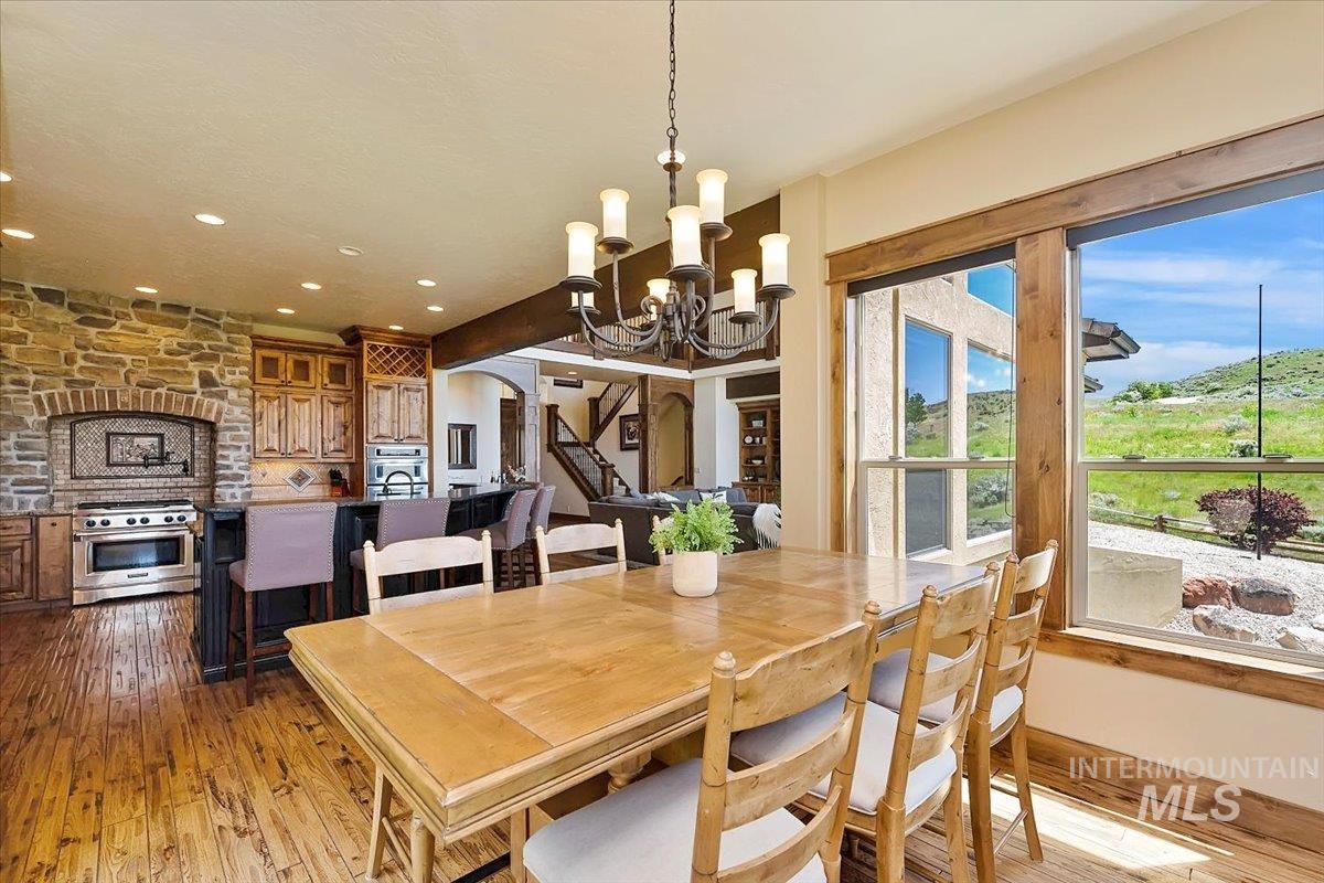 2937 E Table Rock Rd