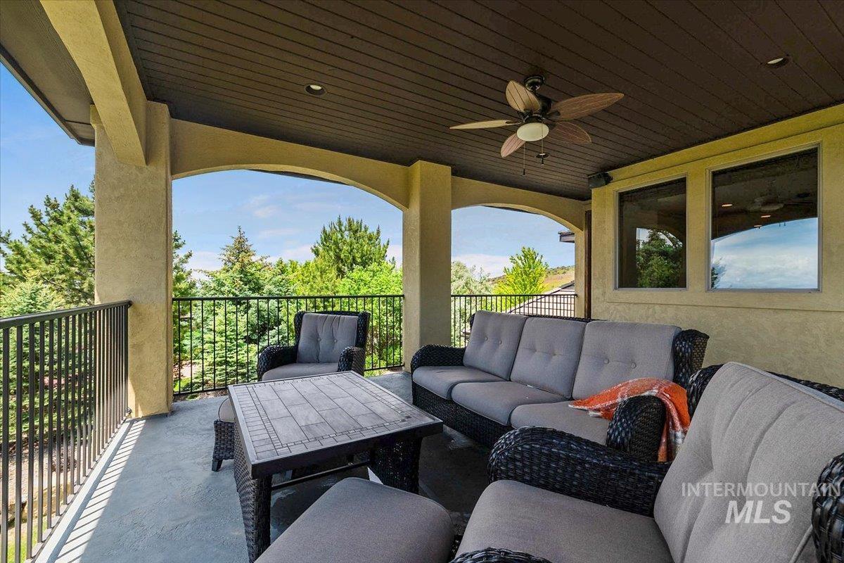 2937 E Table Rock Rd