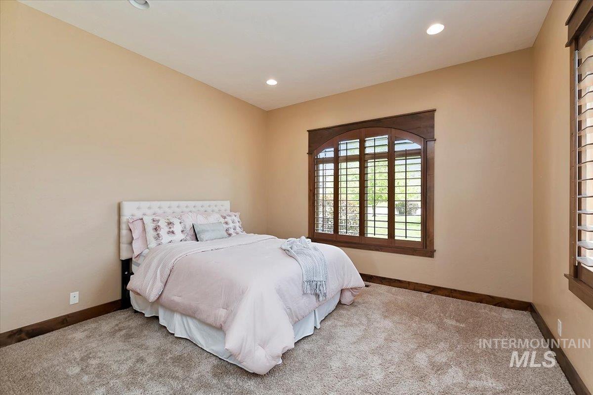 2937 E Table Rock Rd