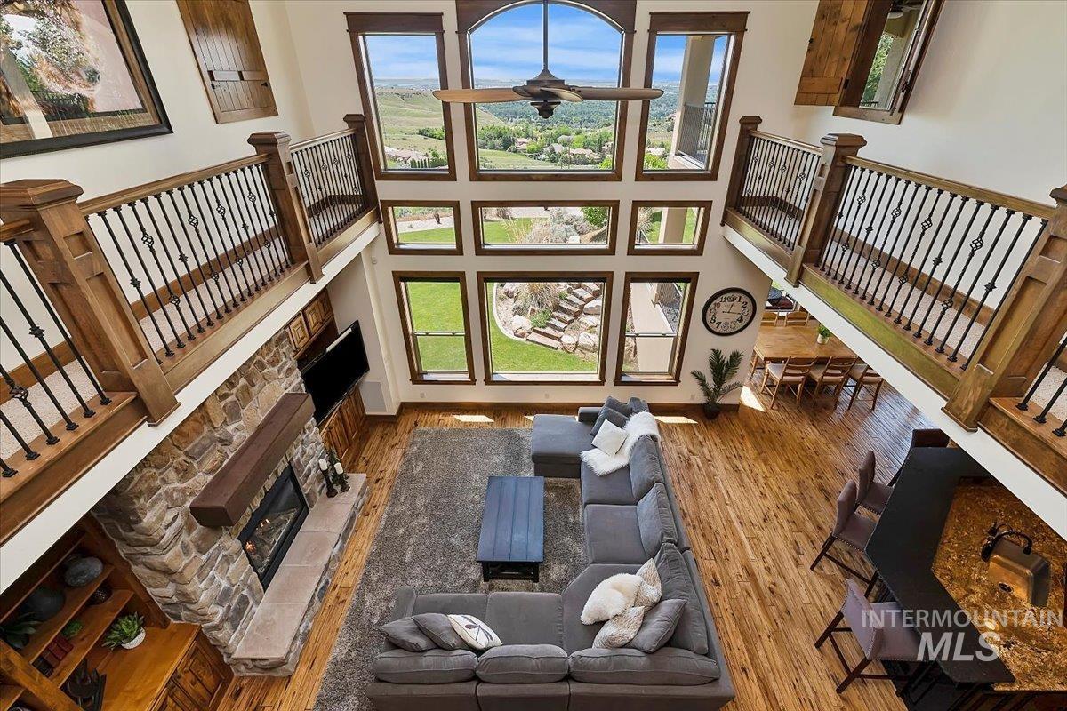 2937 E Table Rock Rd