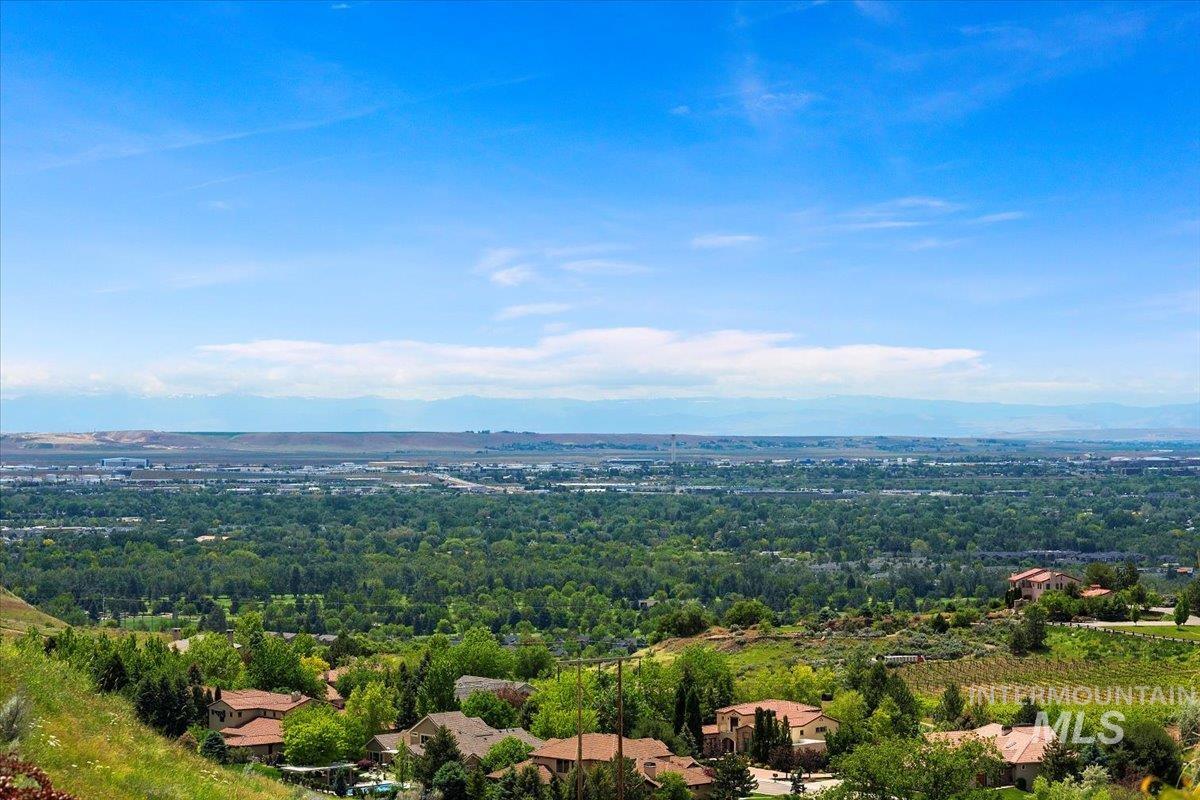 2937 E Table Rock Rd