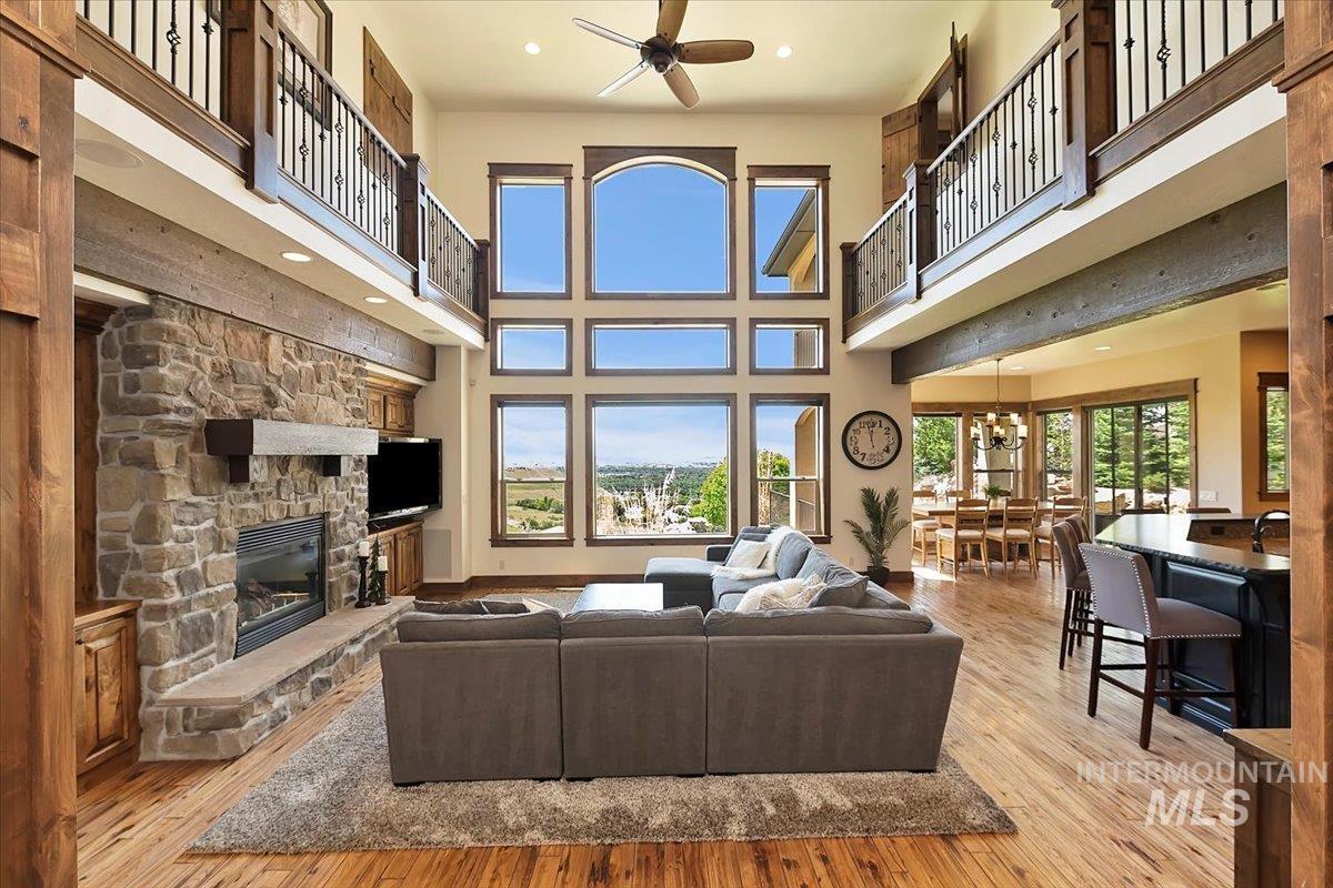 2937 E Table Rock Rd