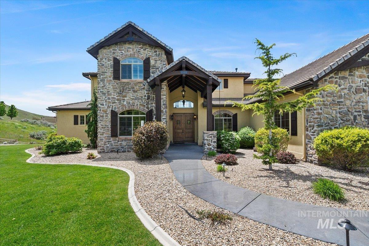 2937 E Table Rock Rd