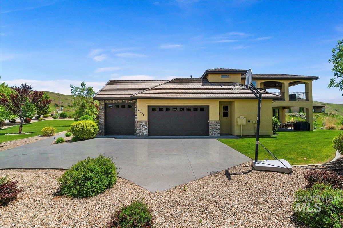 2937 E Table Rock Rd