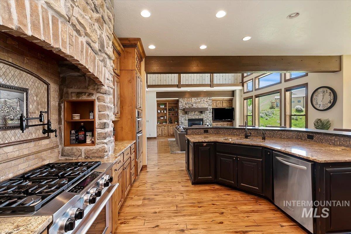 2937 E Table Rock Rd