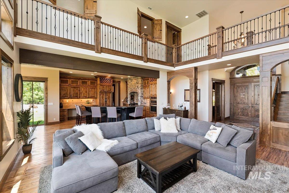 2937 E Table Rock Rd