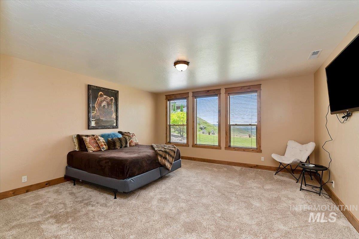 2937 E Table Rock Rd