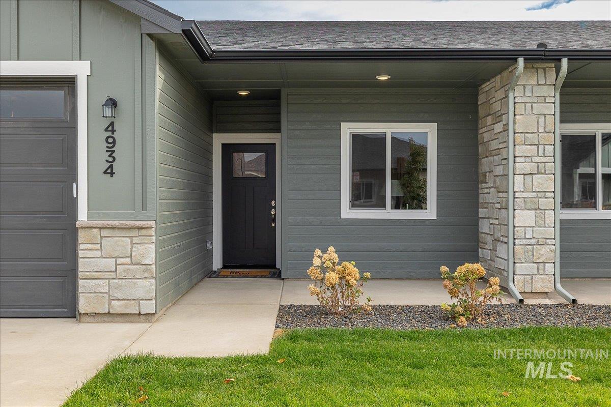 4934 N White Cap Lane