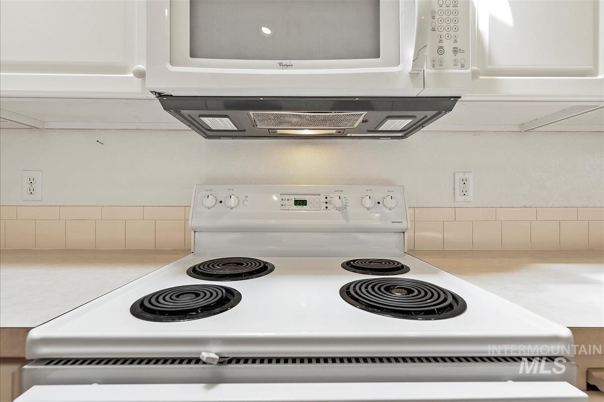 12370 W Meadow Wood Dr