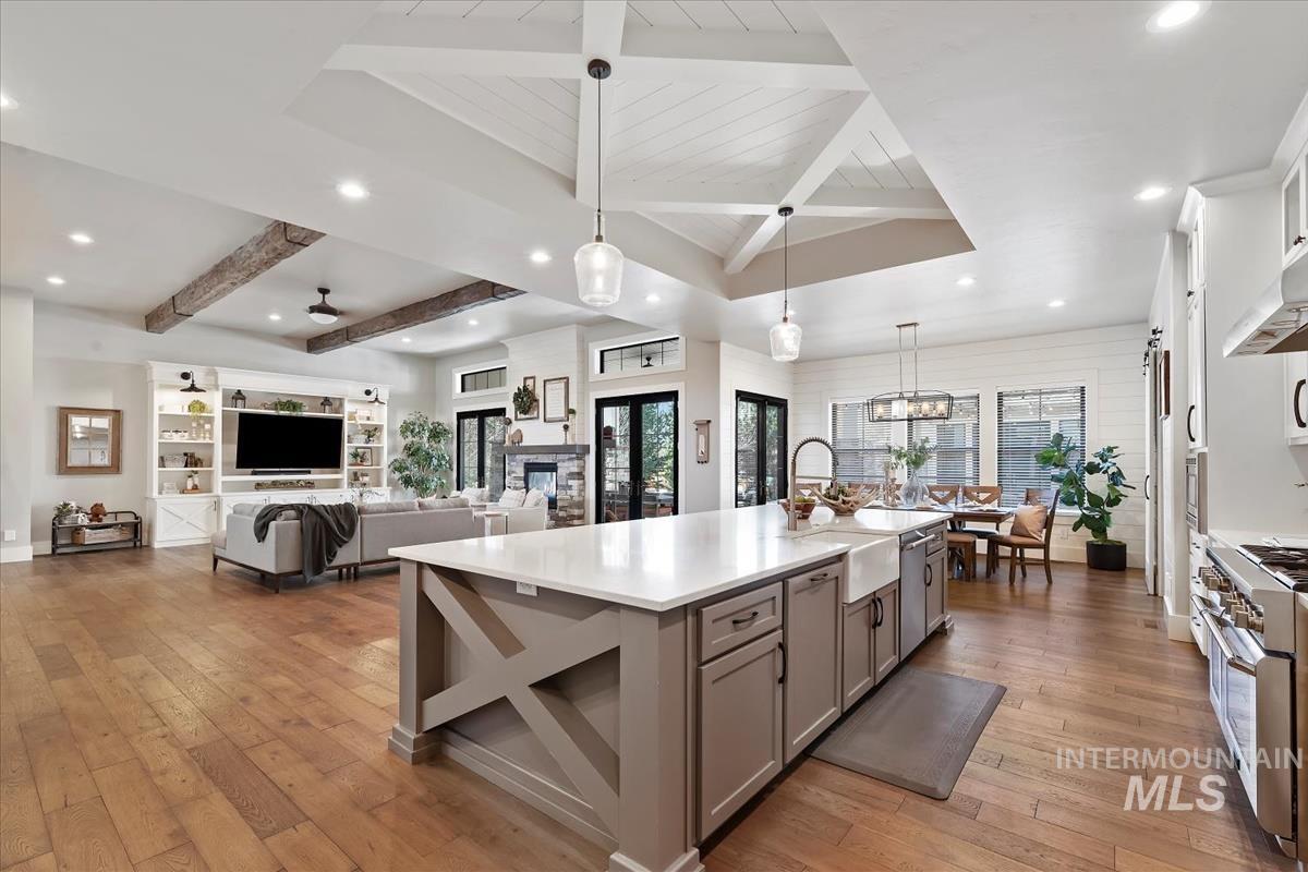 7009 N Spurwing Rim Pl