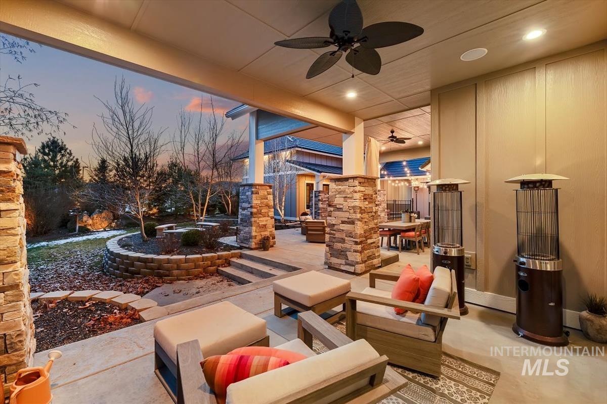 7009 N Spurwing Rim Pl