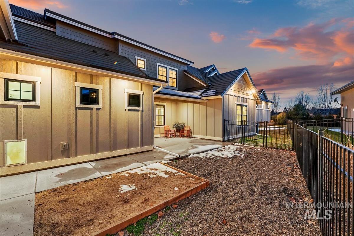 7009 N Spurwing Rim Pl