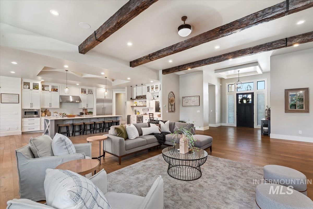 7009 N Spurwing Rim Pl