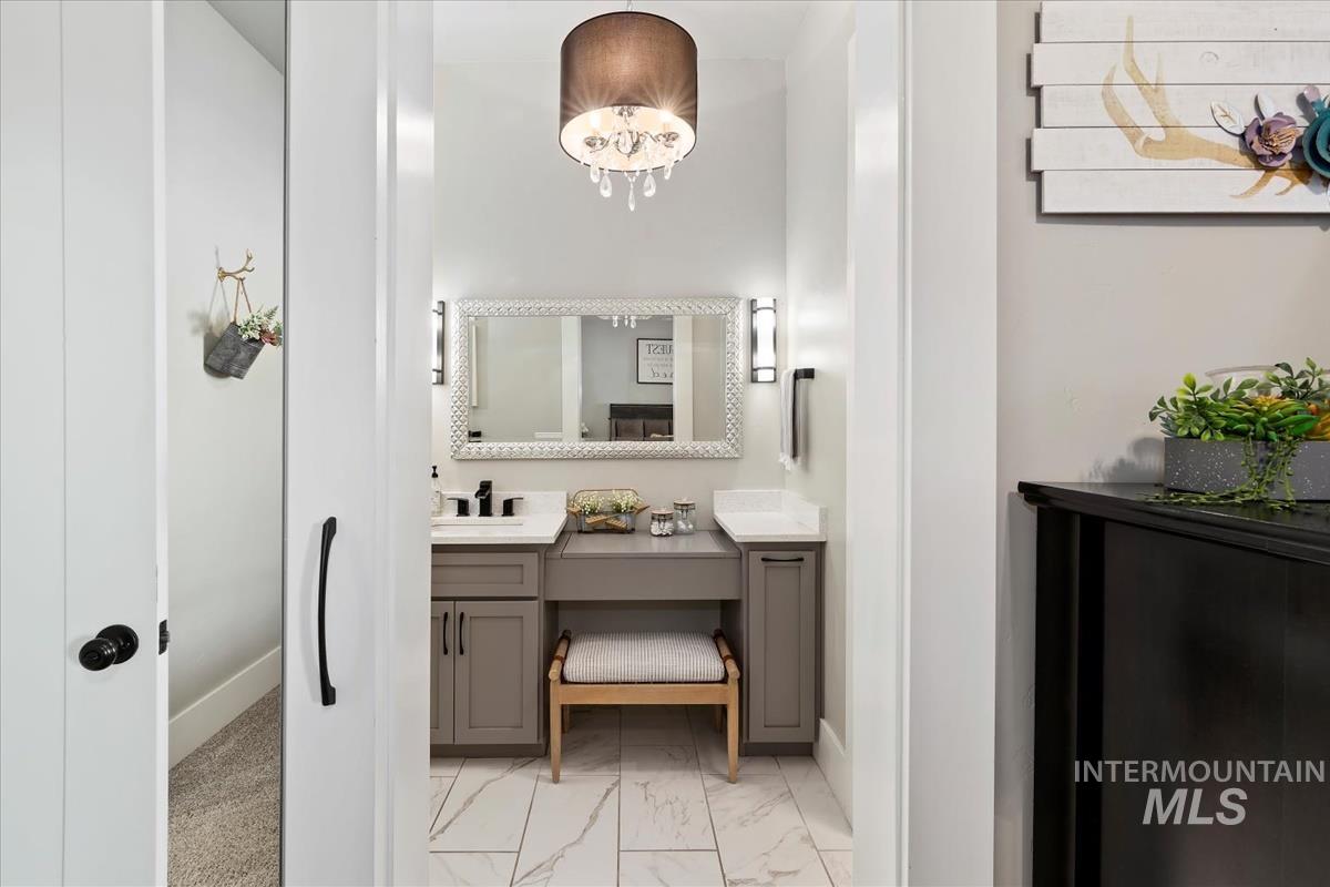 7009 N Spurwing Rim Pl