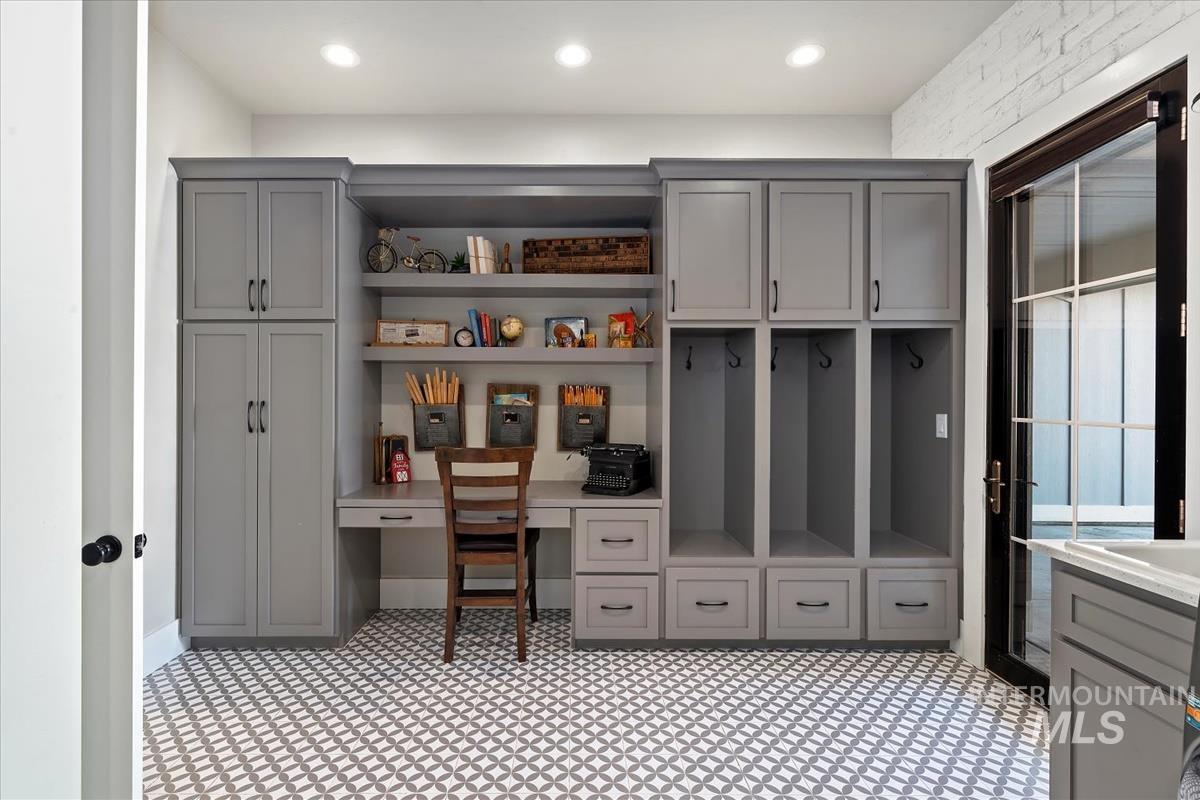 7009 N Spurwing Rim Pl