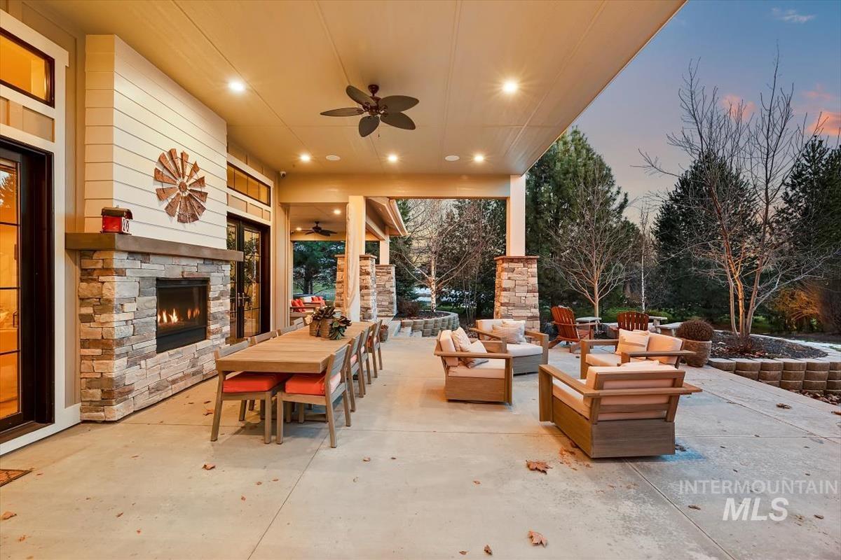 7009 N Spurwing Rim Pl