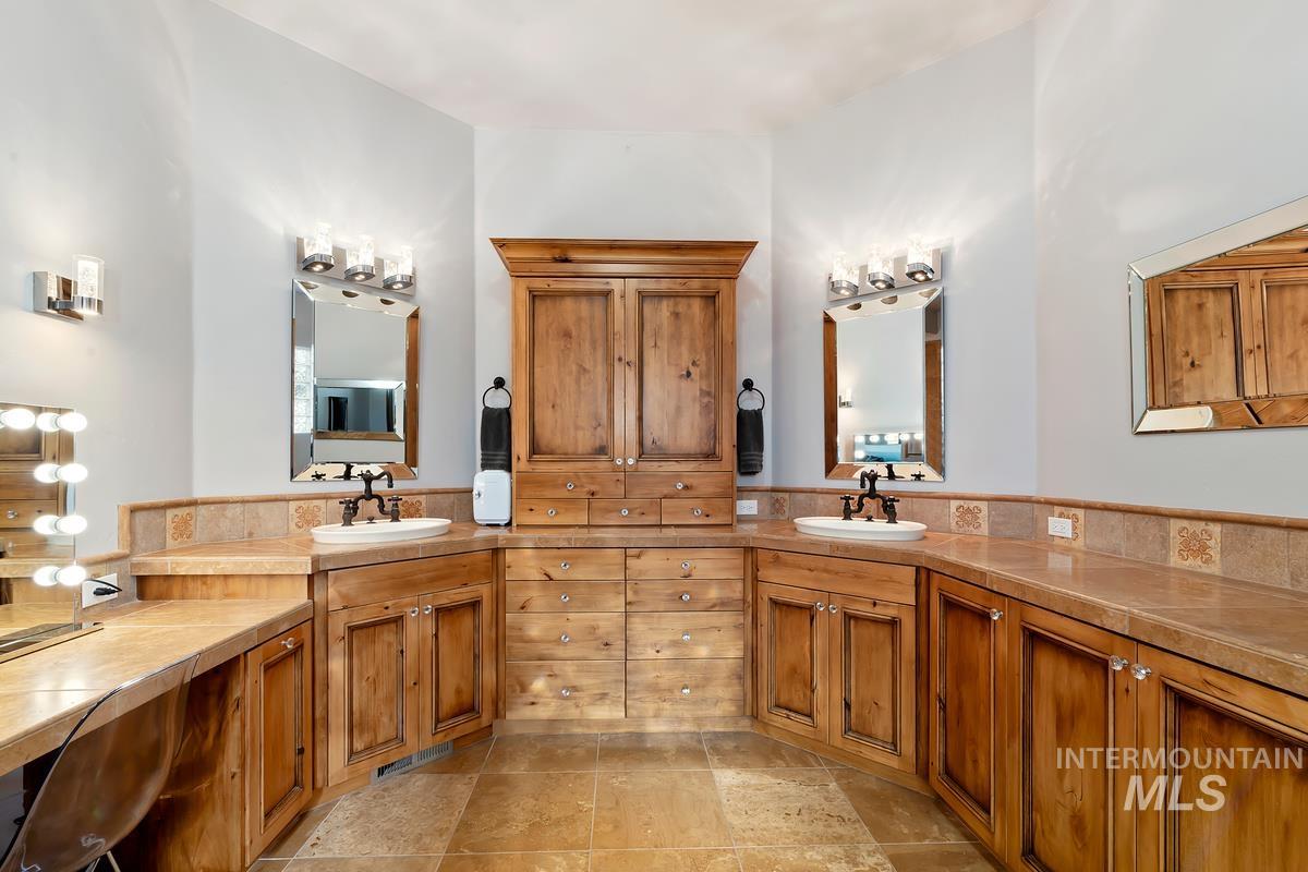 1978 N Valle Bello Way