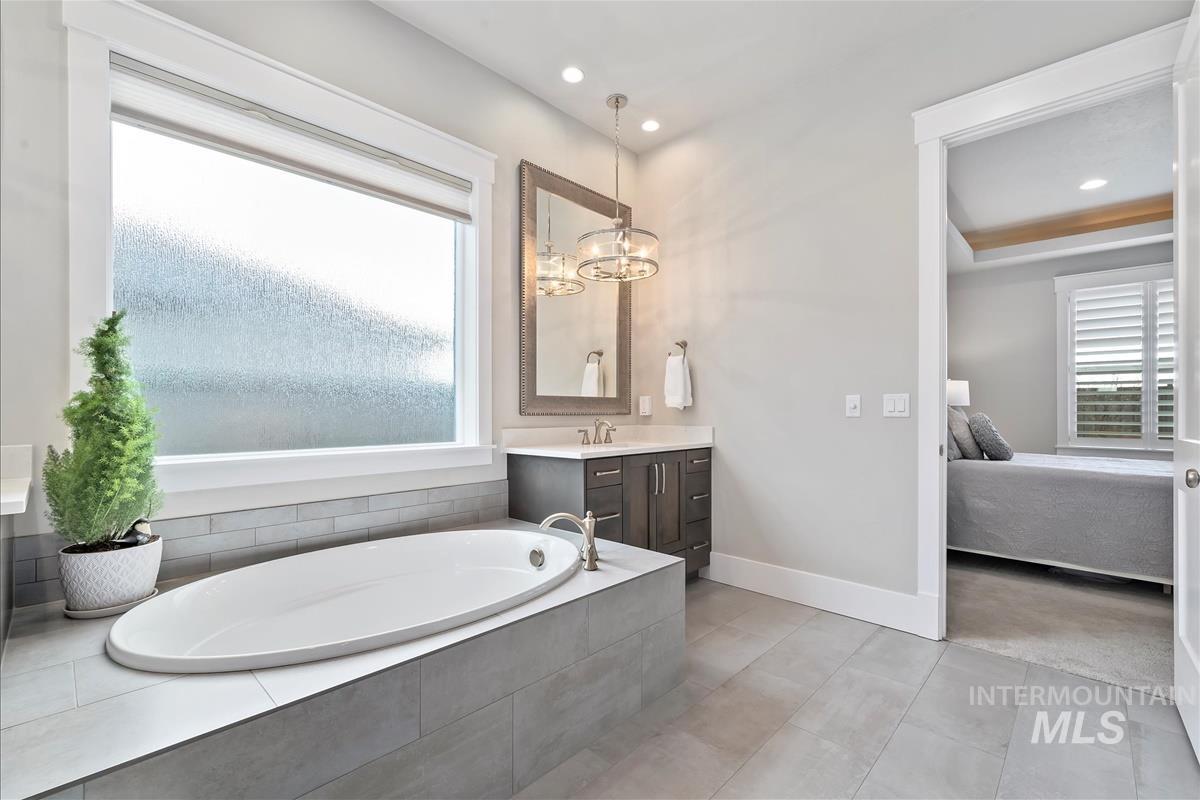 4904 W Frenchglen Dr