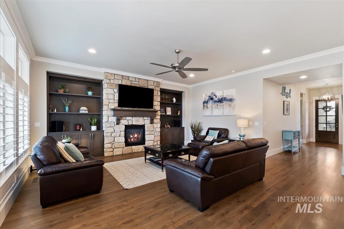 4904 W Frenchglen Dr