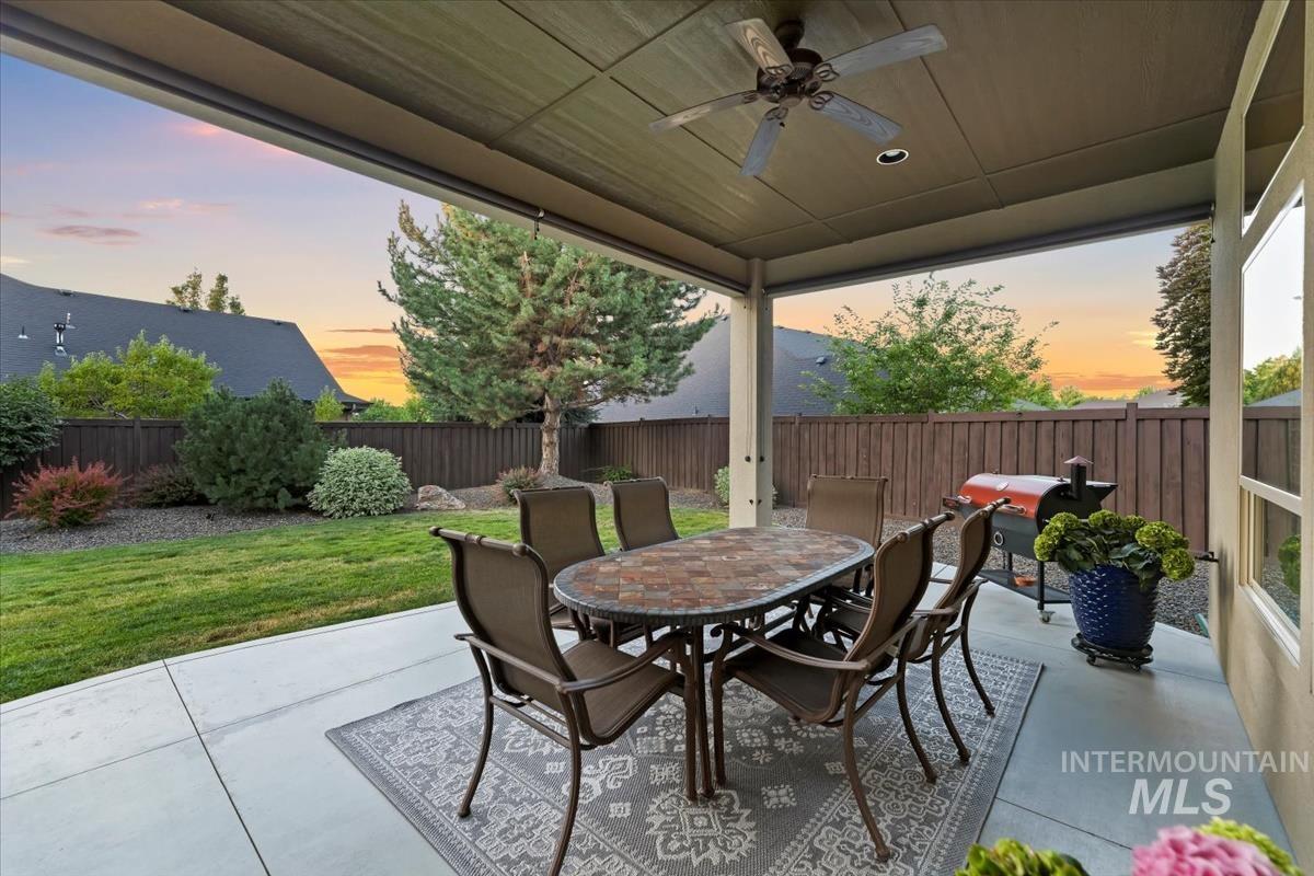 3880 W Magic Spruce Dr