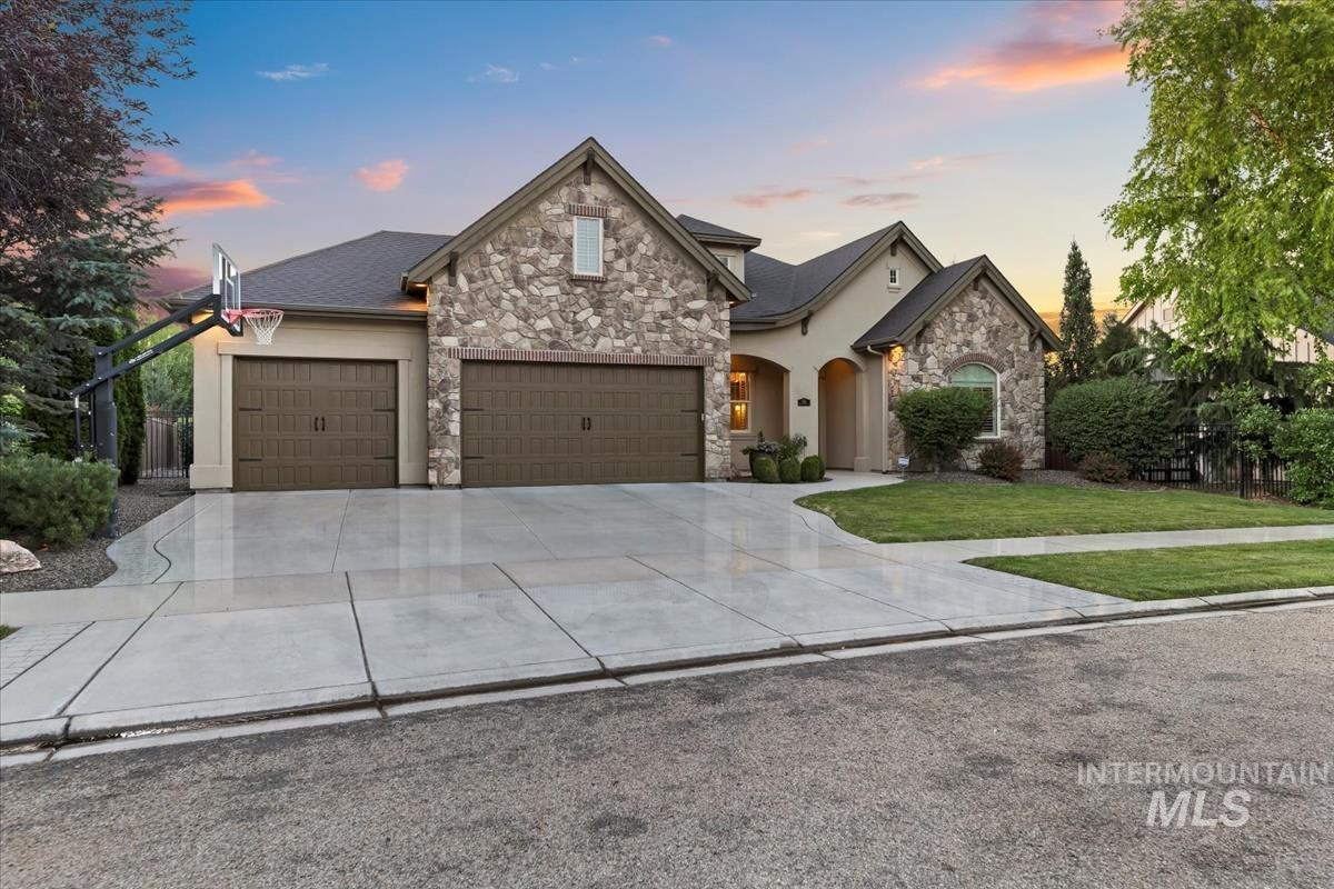 3880 W Magic Spruce Dr