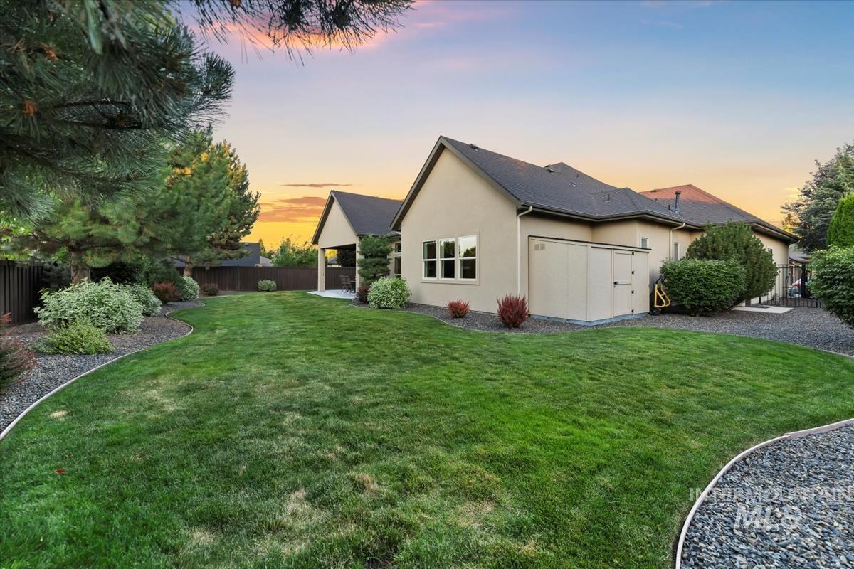 3880 W Magic Spruce Dr