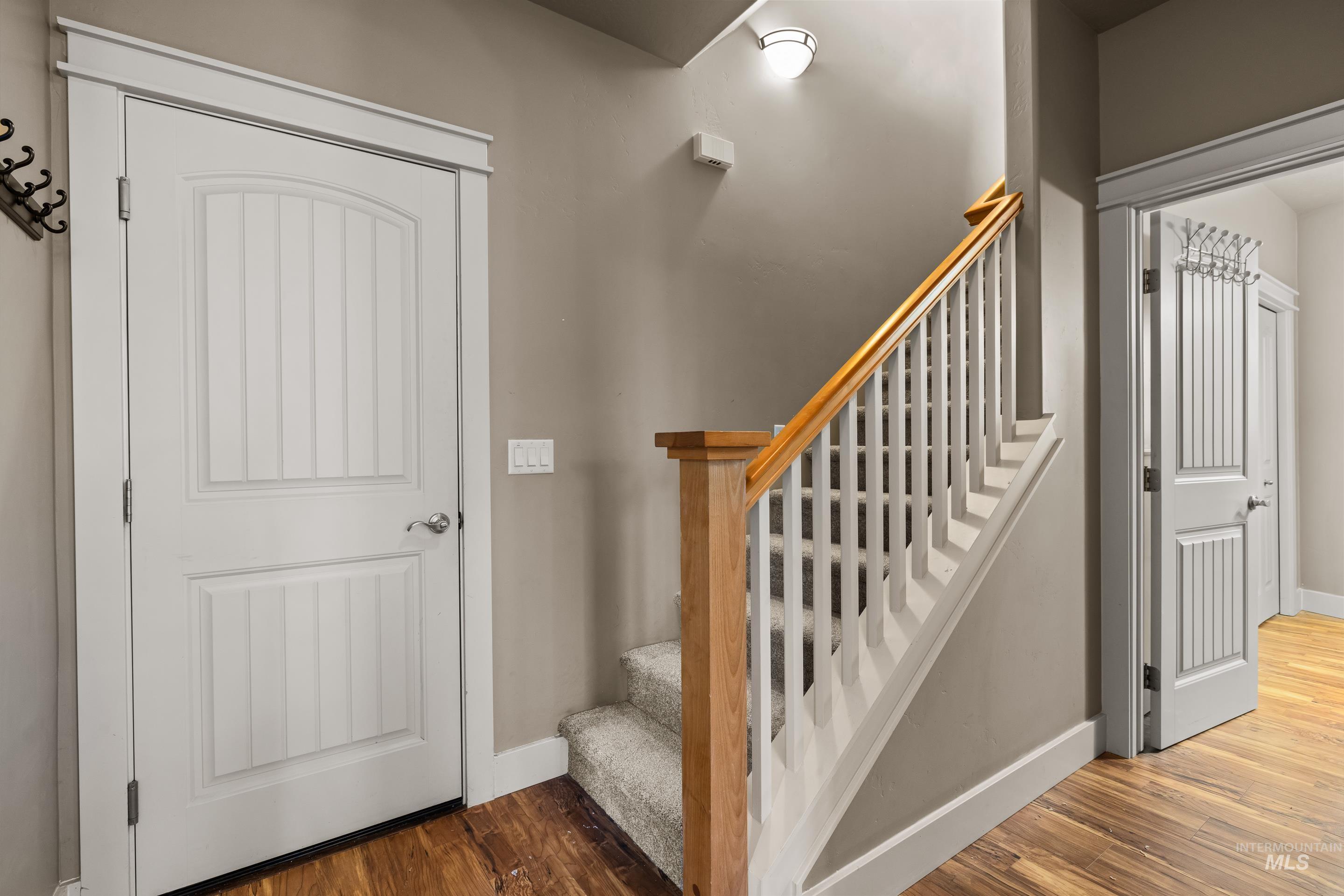 986 E Winding Creek Dr