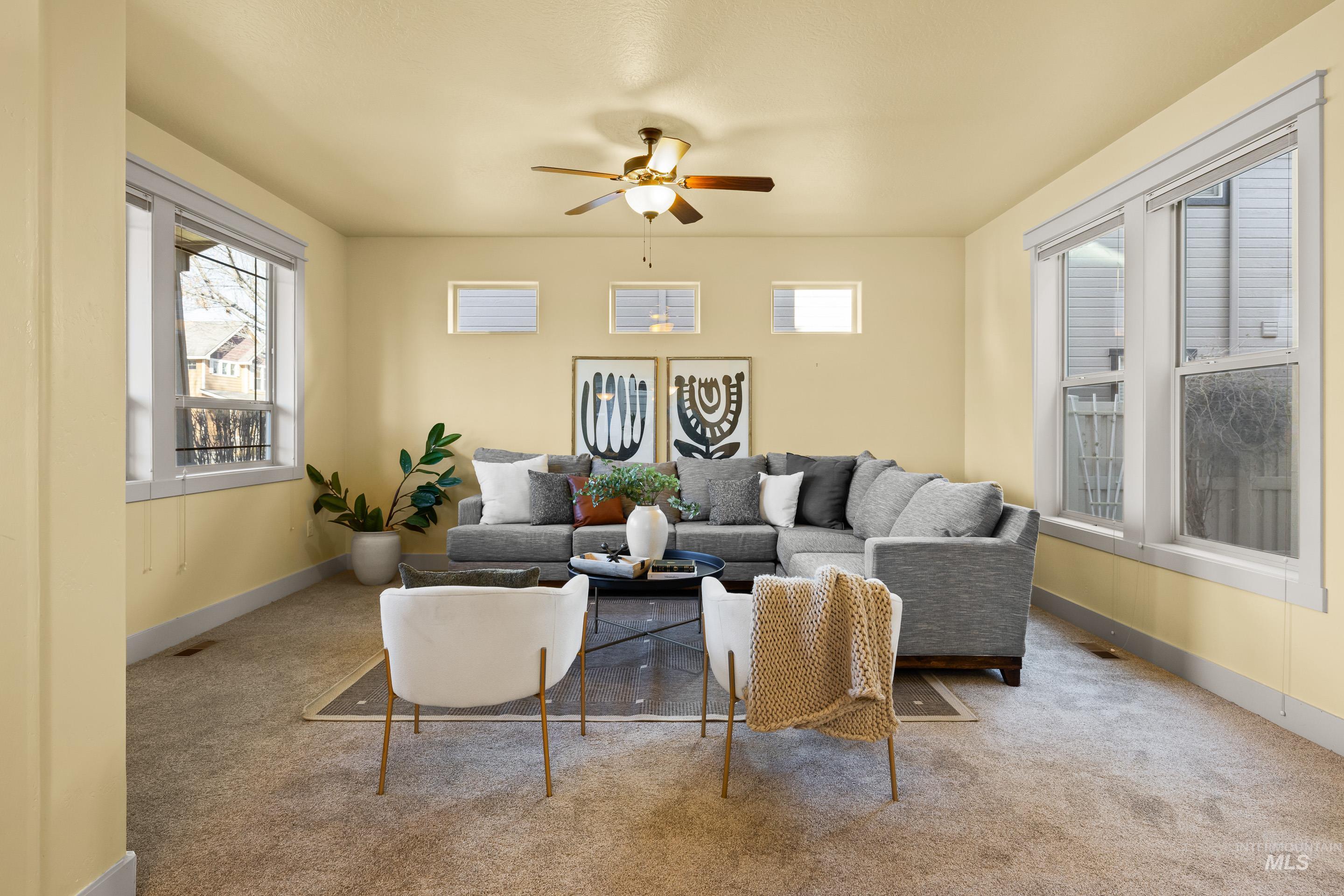 986 E Winding Creek Dr