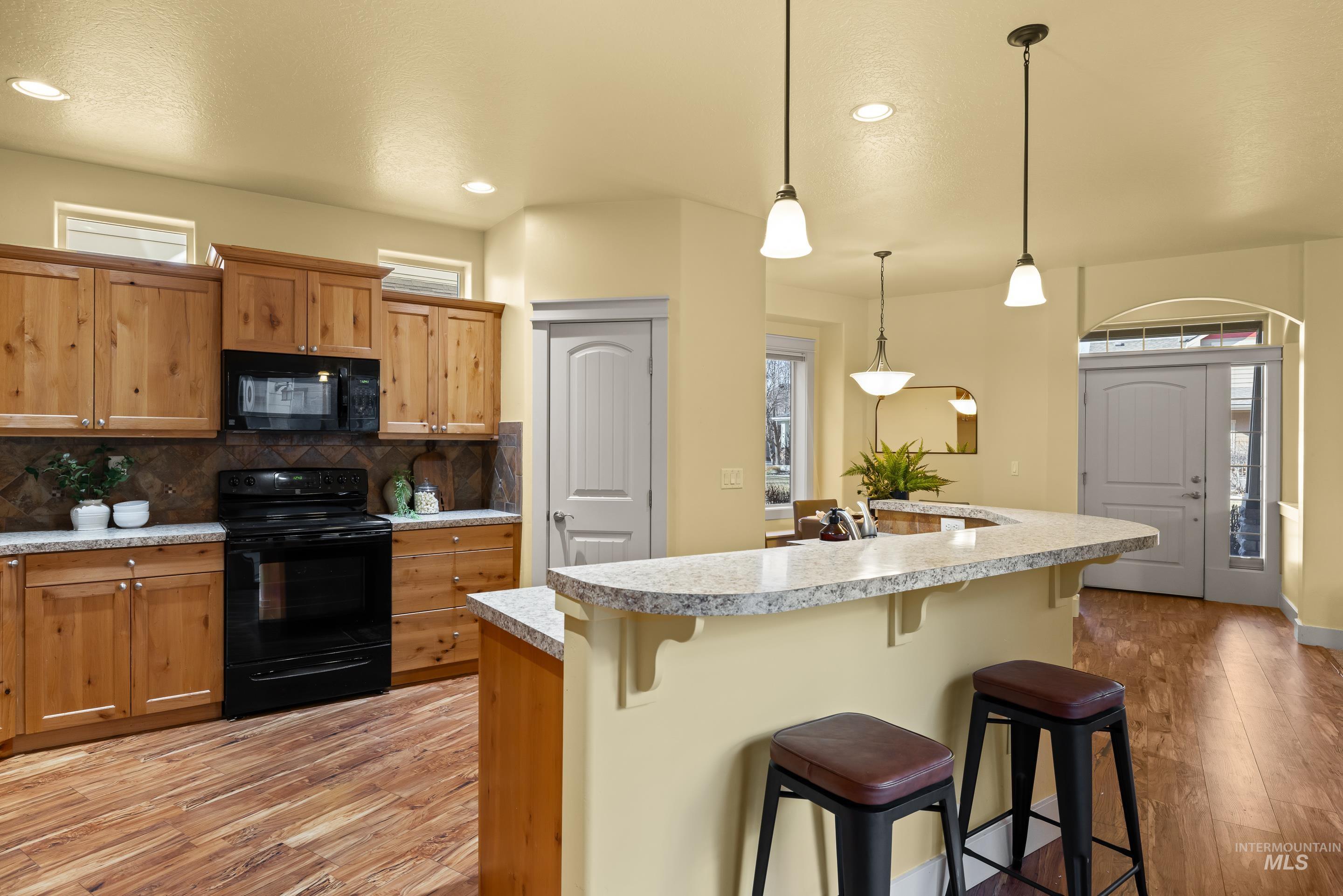 986 E Winding Creek Dr