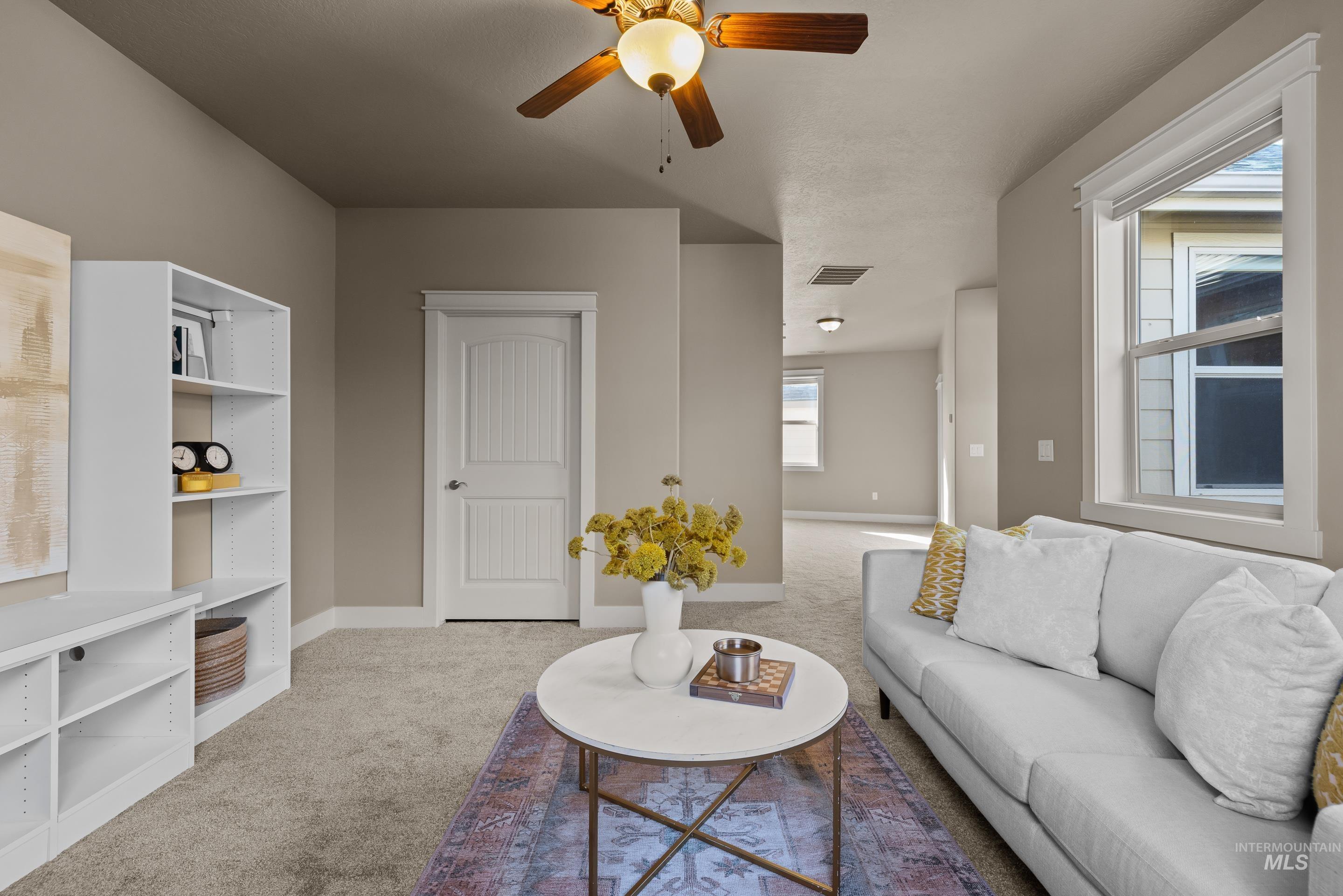 986 E Winding Creek Dr