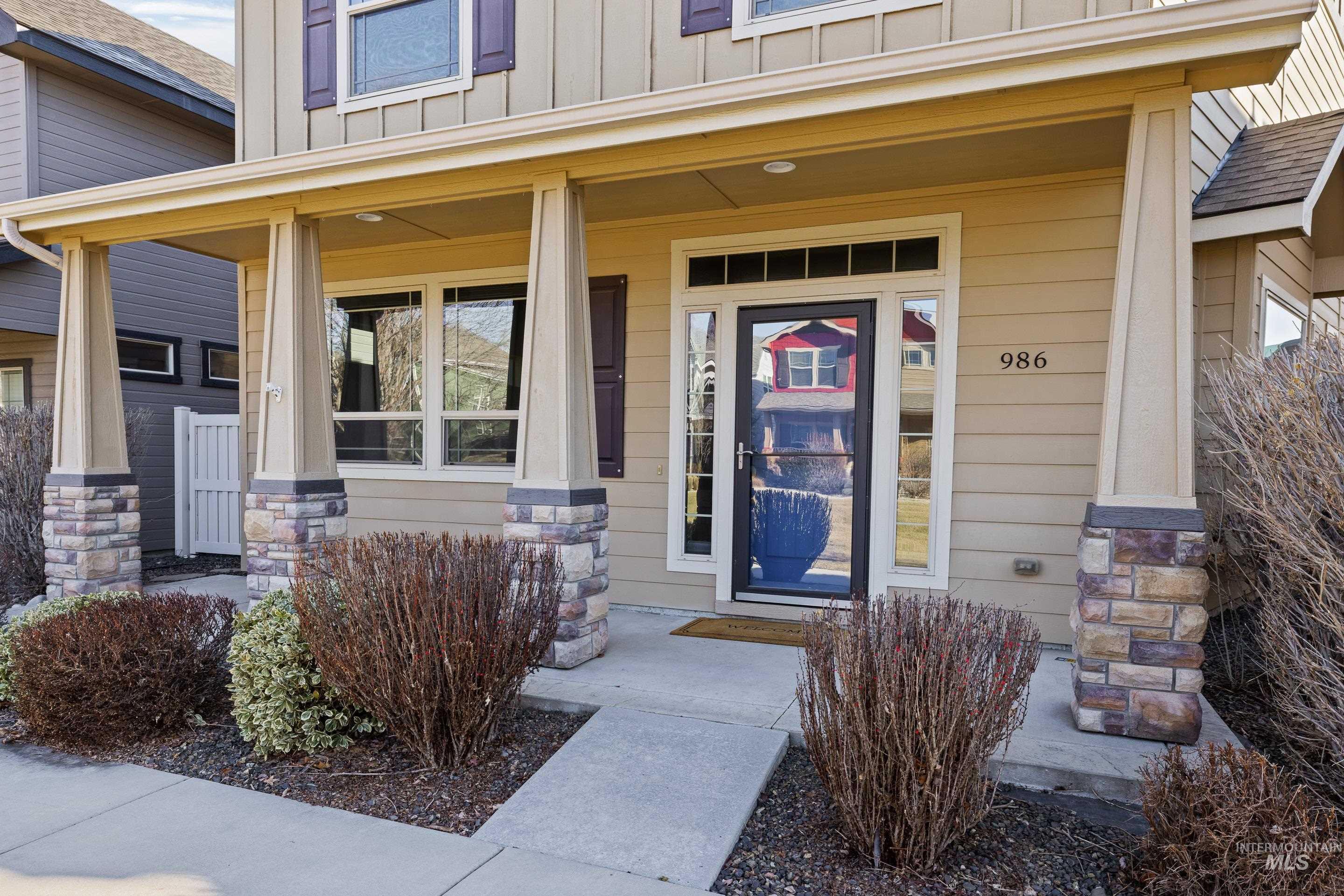 986 E Winding Creek Dr